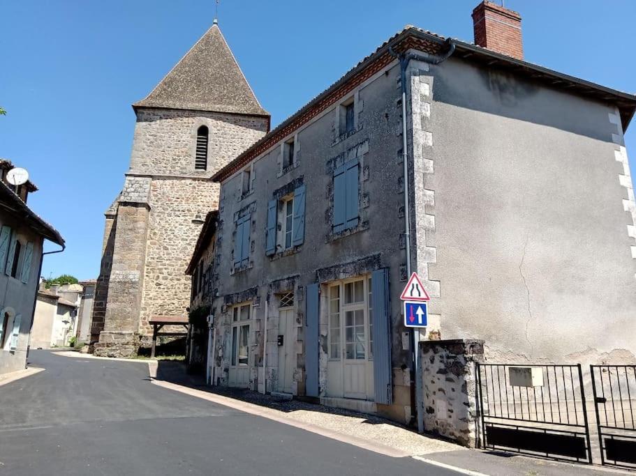 Вилла La Poste Saulgond Экстерьер фото